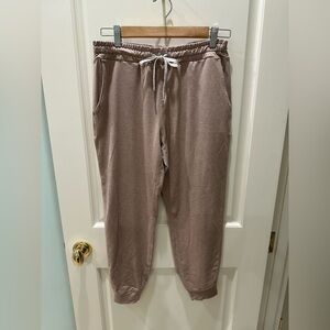 Vuori Women’s Dusty Pink Drawstring Ankle Length Joggers size S